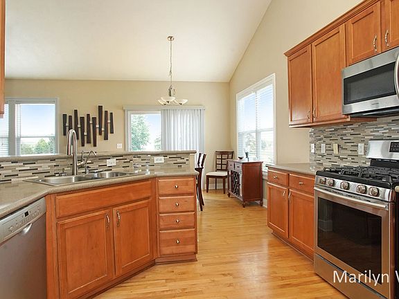 3rd image of 7698 Broadview Dr SE