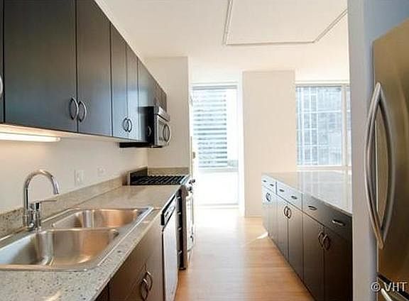 4th image of 8 E Randolph St Unit 2101