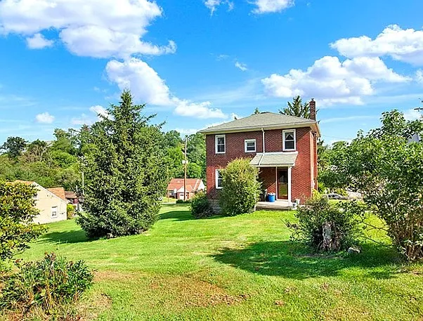 4 bed, 1458 sqft, $2,000 — Photo 2