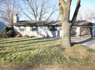 1420 Honey Ln, Clinton, IA 52732