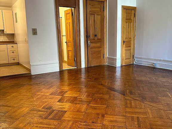3rd image of 3 W 75th St APT 3B