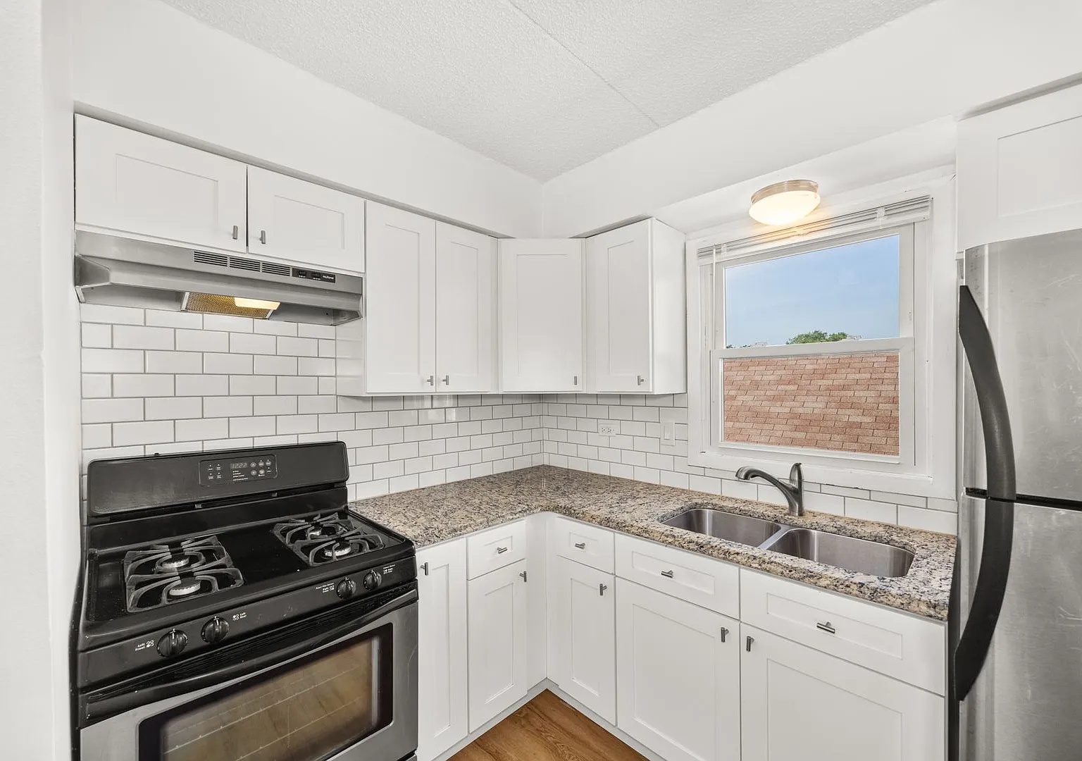 2 bed, 1.0 bath, $1,450 — Photo 2