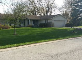 22 Falkirk Rd, Hawthorn Woods, IL 60047