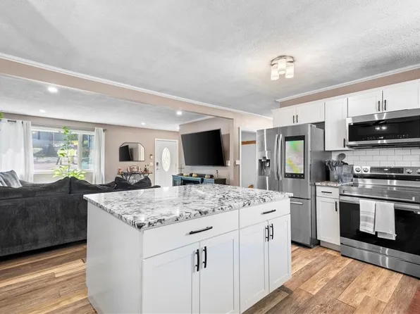 37 Boundary Ave, Providence, RI 02909