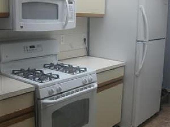 2nd image of 14724 Bristol Ct