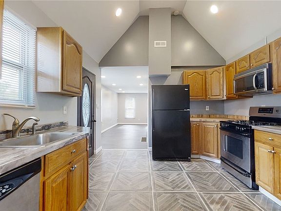 4th image of 13 Pearl Ave