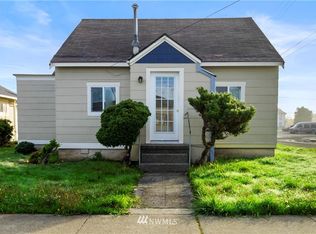 214 N 3rd St, Elma, WA 98541