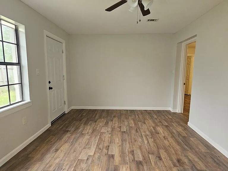 14 Laura Ln — Photo 11