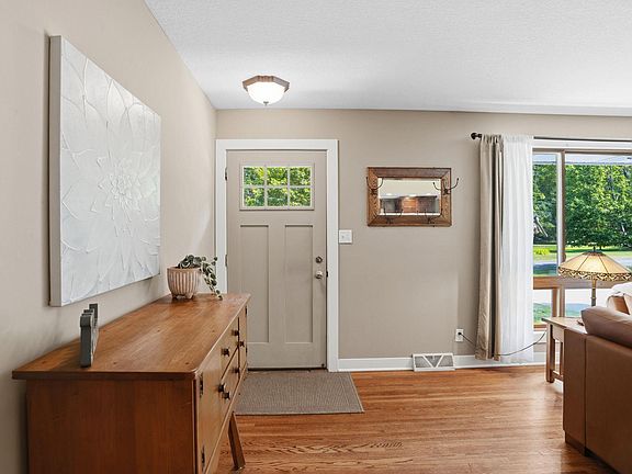 4th image of 455 Arcwood Rd