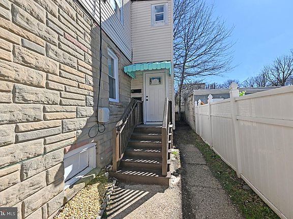 3rd image of 652 Penn St