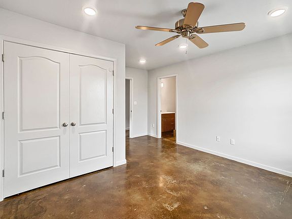 4th image of 803 Parkview Dr