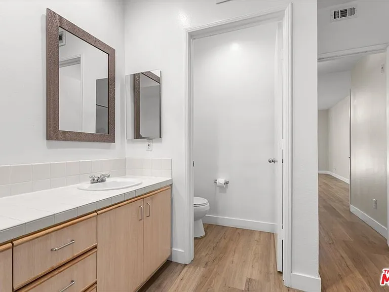 5350 White Oak Ave #209 — Photo 16