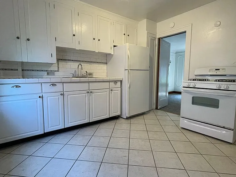 3656 Bedford St — Photo 2