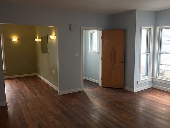 2nd image of 82 Bennett St