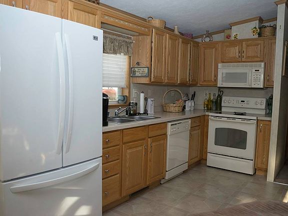 5th image of 309 Silver Maples Dr