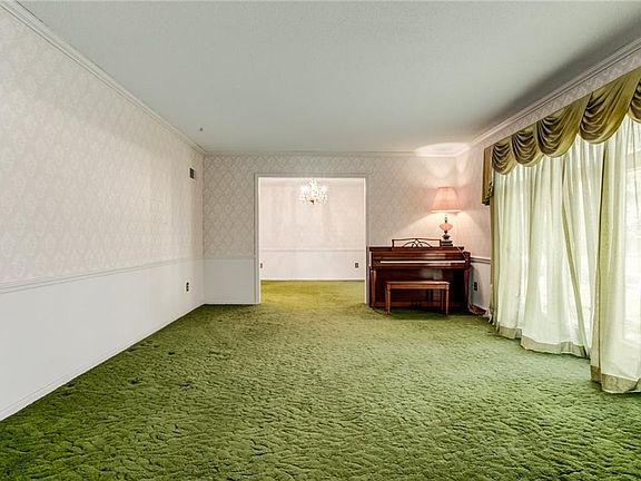 5th image of 101 Crestview Dr