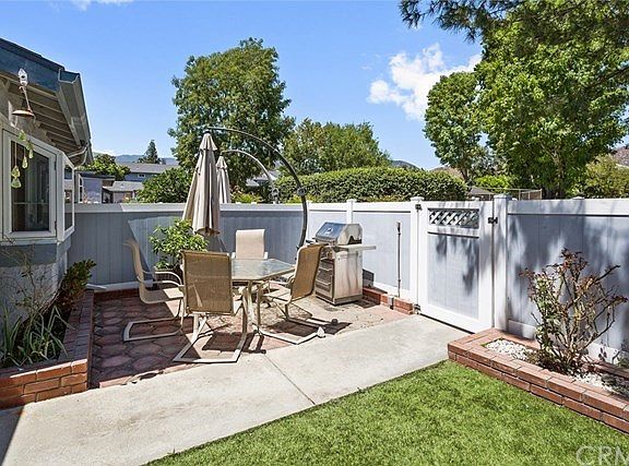 Have your morning coffee in such a peaceful and private setting!