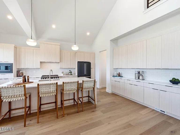 1285 E Lasso Trl — Photo 12
