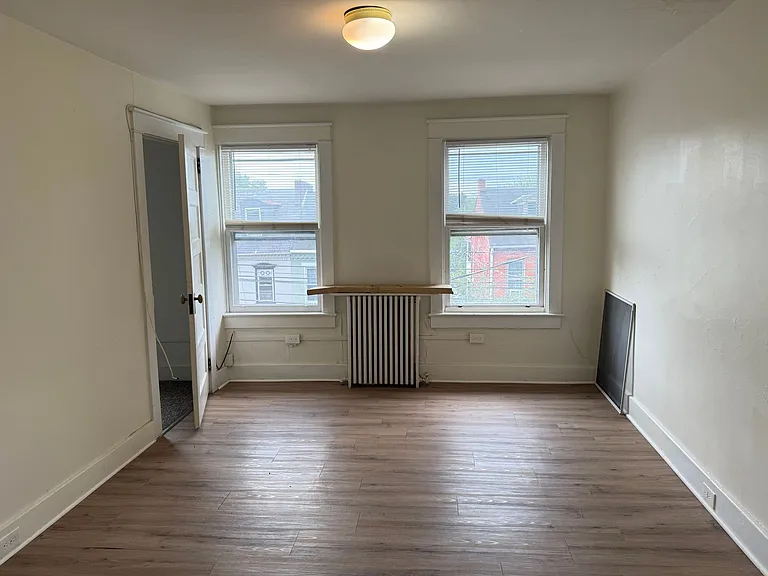 537 E King St — Photo 11
