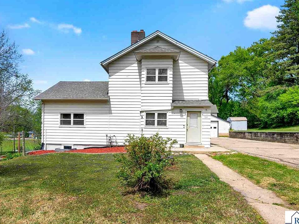 1st image of 104 Frank Ave NE