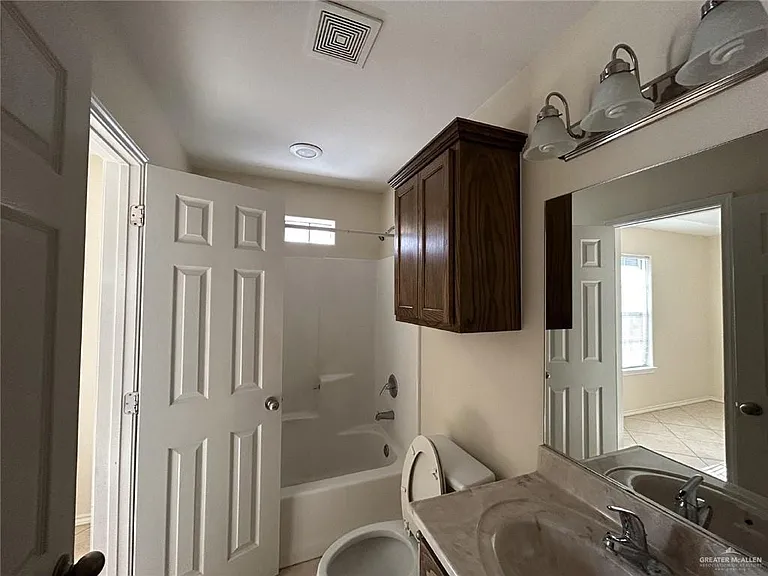 315 W Albatross Ave #A — Photo 9