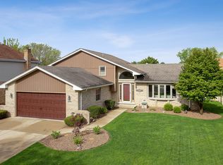 1276 Janas Ln, Lemont, IL 60439