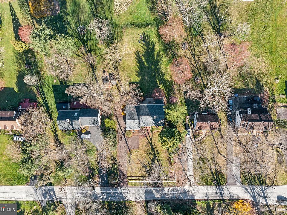 2nd image of 2935 Sunset Ave