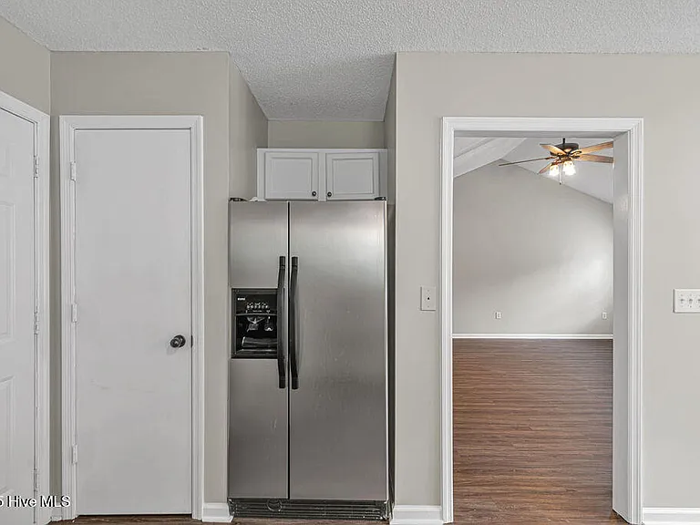201 Ross Ct — Photo 17