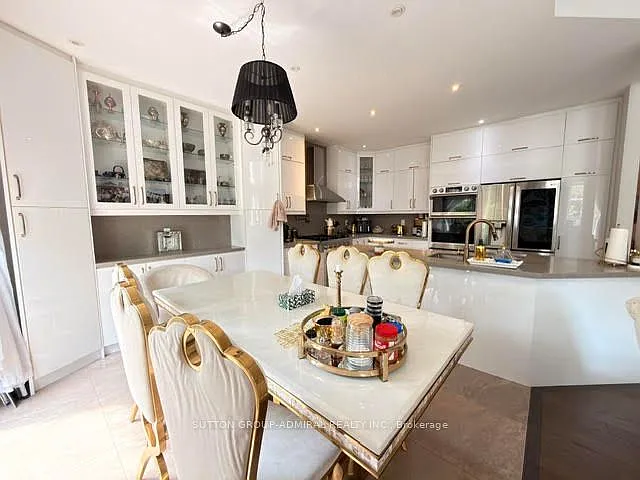 37 Royal Gala Cres #MAIN FLOOR — Photo 3