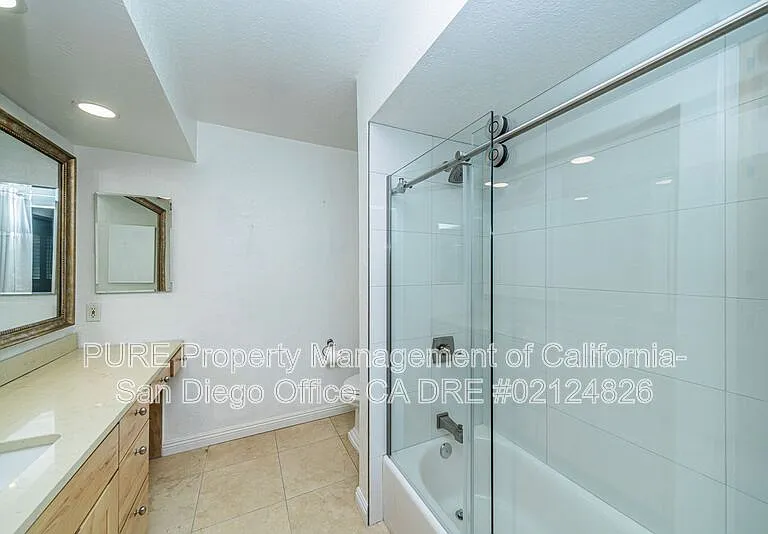 7525 Jerez Ct #H — Photo 22