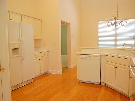 5th image of 16311 Armstrong Pl