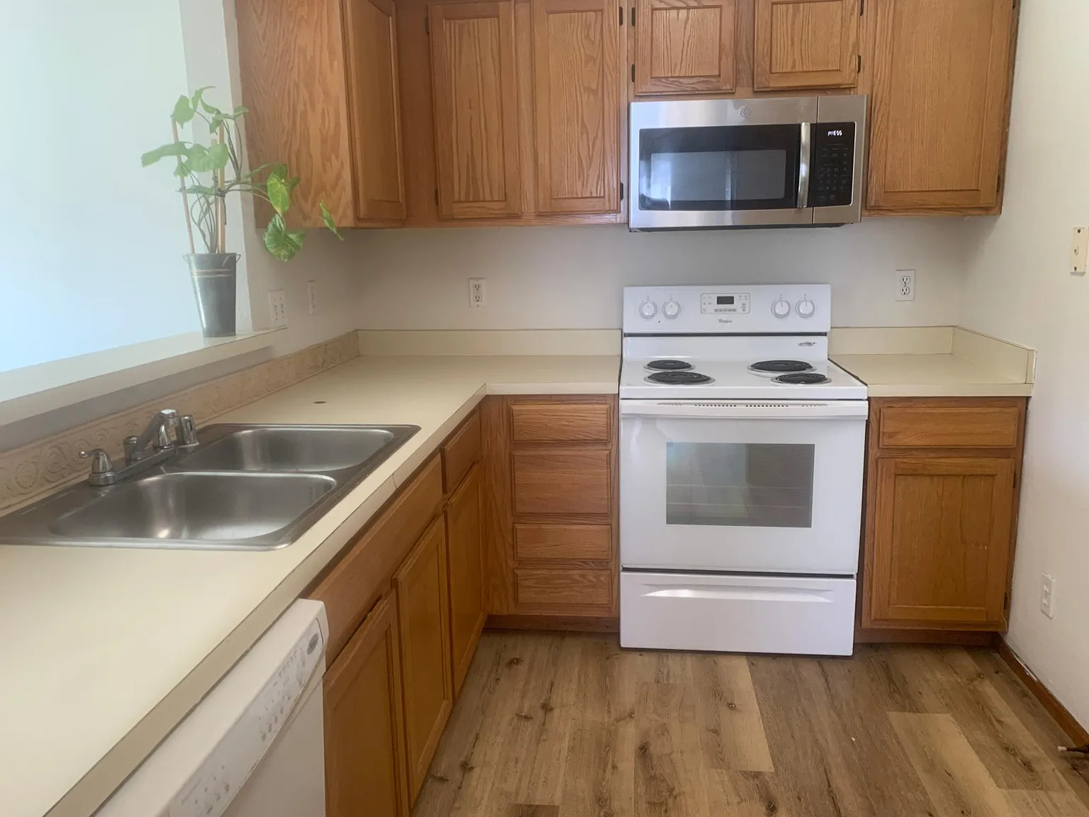 3 bed, 2.5 bath, 1368 sqft, $1,700 — Photo 4