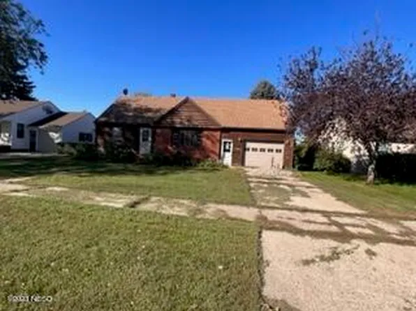 1416 E 1st St, Redfield, SD 57469