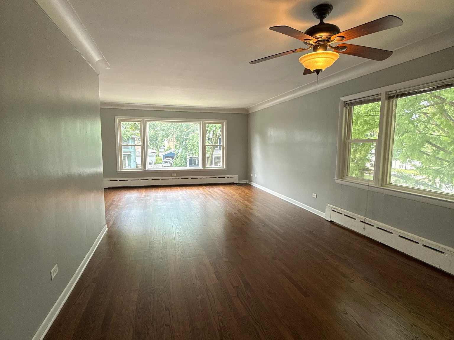3 bed, 900 sqft, $2,100 — Photo 3