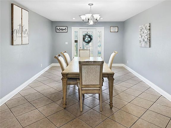 3rd image of 3228 Decomine Dr
