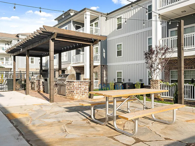 Vintage Hunters Crossing Apartments — Photo 35