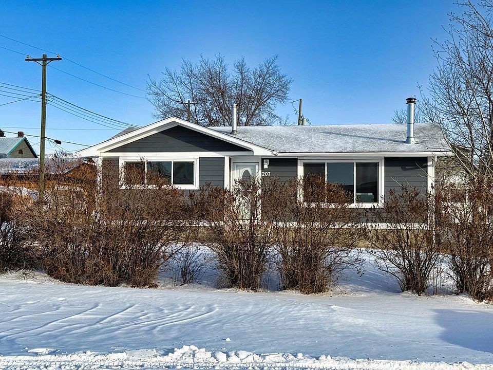 1st image of 207 Railway Ave