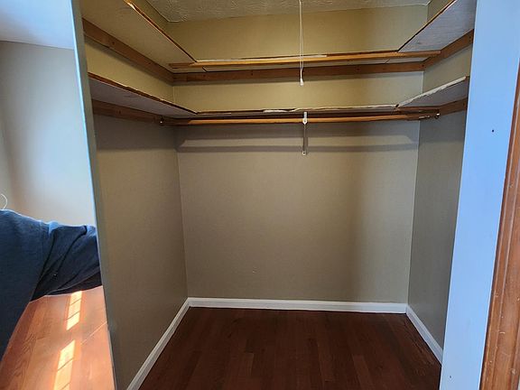 Walk-in closet