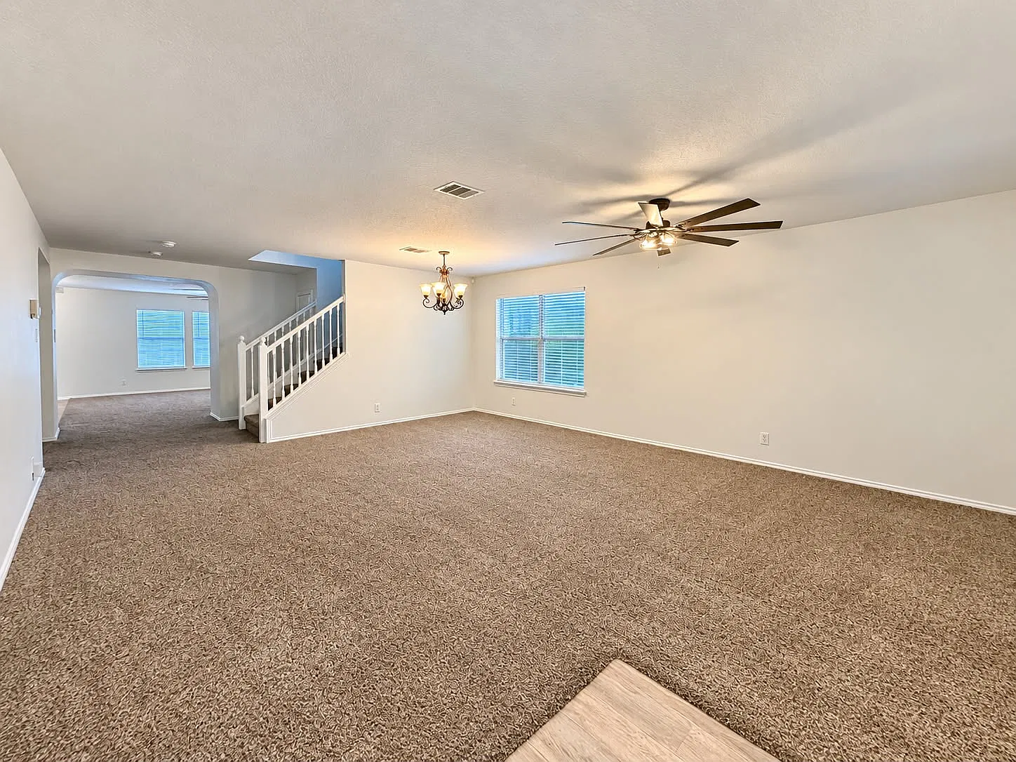 4 bed, 2.5 bath, 3318 sqft, $2,100 — Photo 3