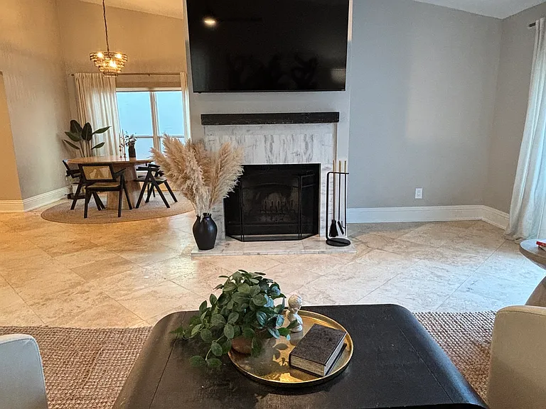 2532 Dauphine Ct E — Photo 5