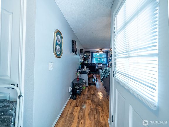 3rd image of 822 Dennis Street SW