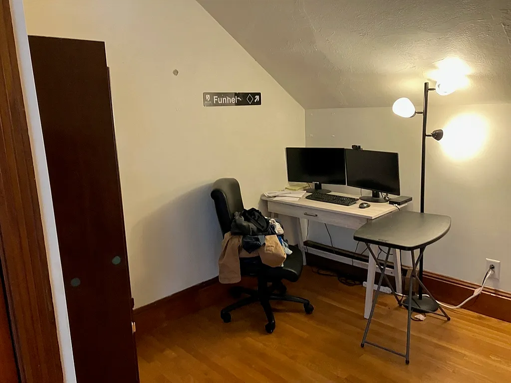 2 bed, 1.0 bath, 99999 sqft, $2,950 — Photo 4