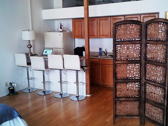 5th image of 525 S Dearborn St APT 202