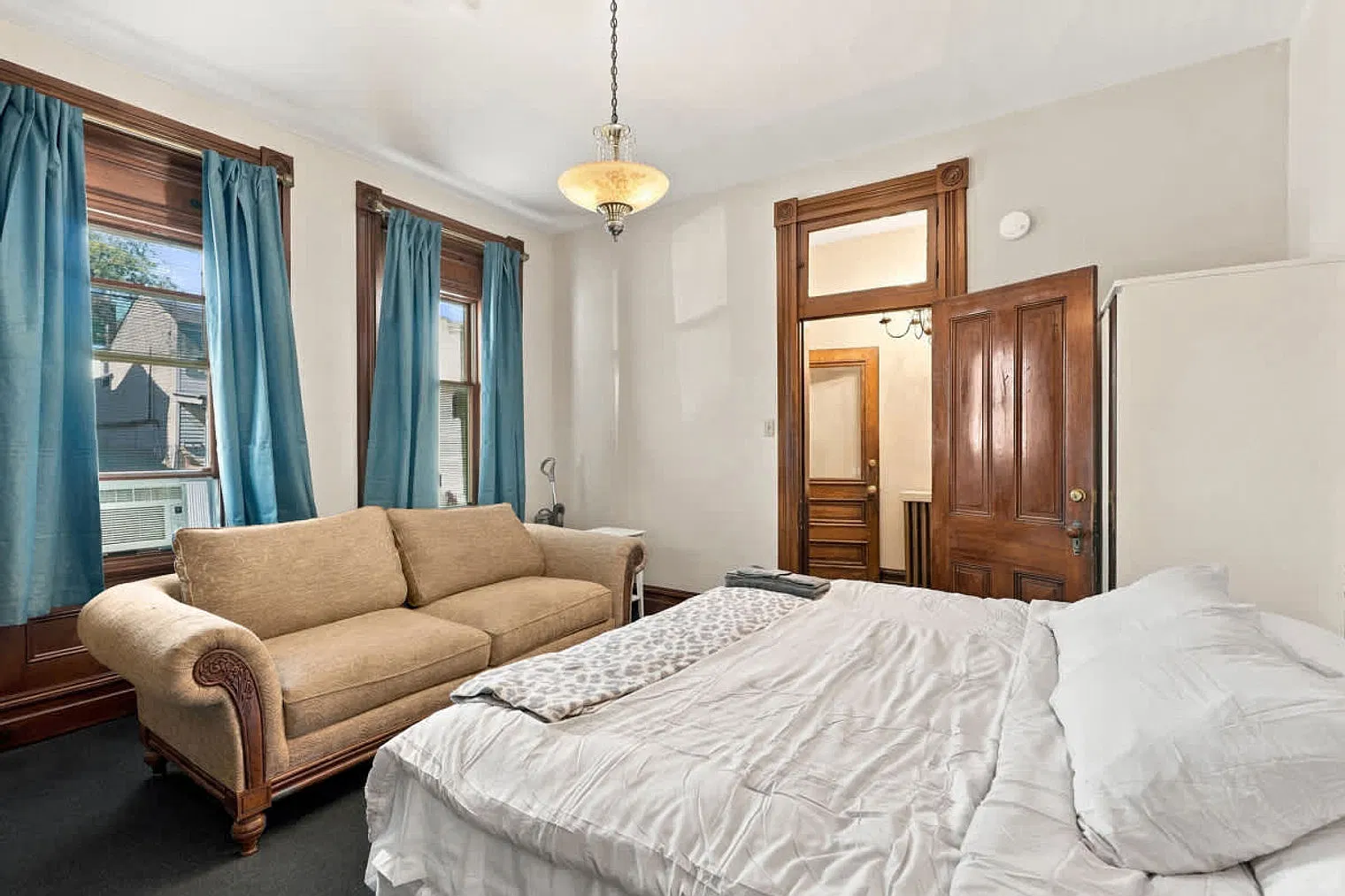 4 bed, 2.0 bath, 2507 sqft, $3,795 — Photo 4