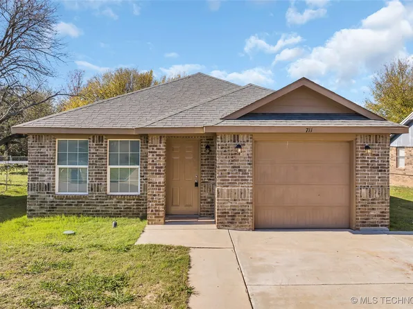 711 Geronimo Ln, Pauls Valley, OK 73075