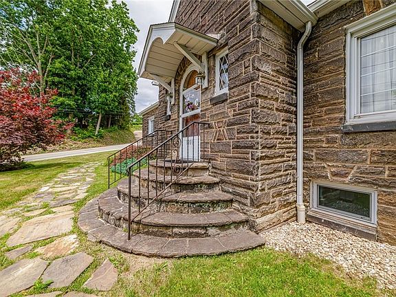 3rd image of 1201 Arch St