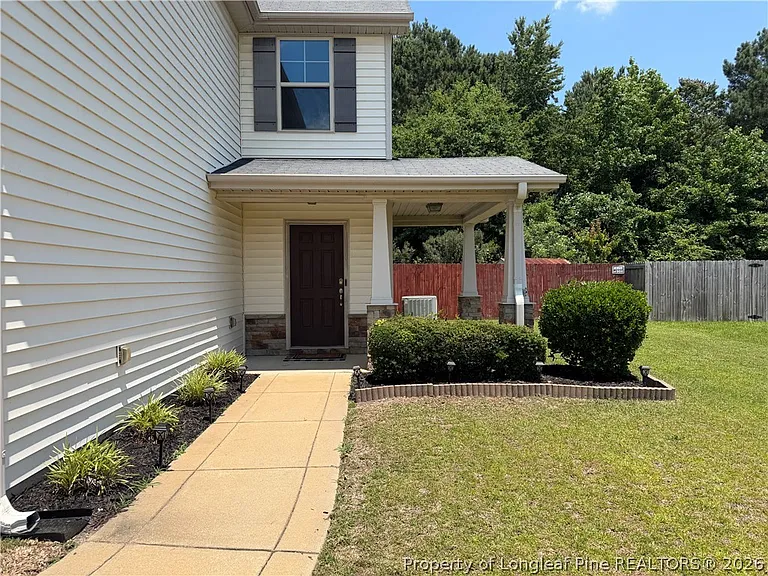 377 Roanoke Dr — Photo 1