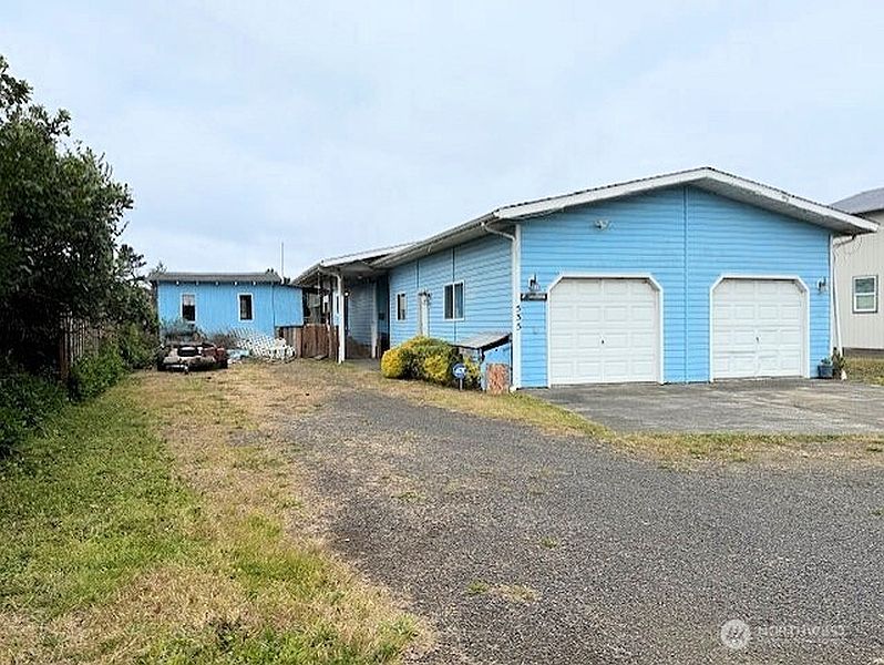 3rd image of 535 Canal Drive NE