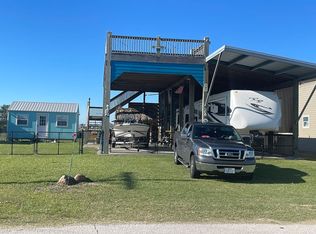 989 Sea Spray Dr, Crystal Beach, TX 77650