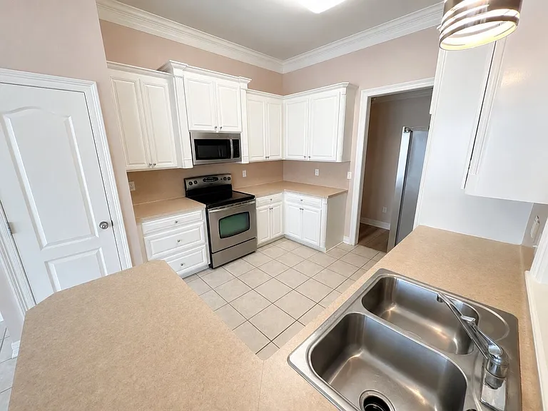 1022 Creole Dr — Photo 3